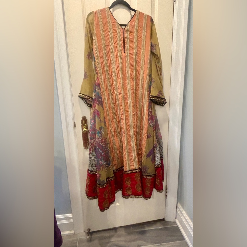 Pakistani suit - Picture 3 of 3